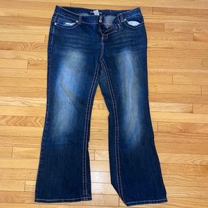 Maurices 15/16 short jeans